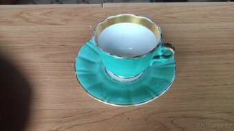 Prodám starožitný šálek s podšálkem. - 2