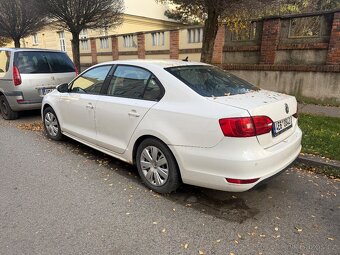 VW Jetta 2011 1.6 TDI manuál - 2