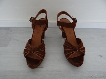 Hnědé semišové boty nad podpatku Marc (vel. 38) - 2