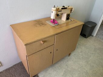 šicí stroj Lučnik - 2