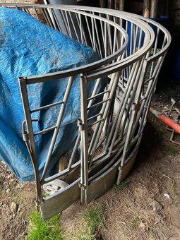 Prikrmiste na seno - 2