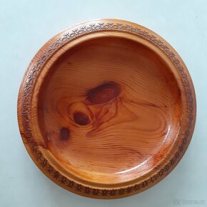 dřevěný talíř a dřevěná miska - 2