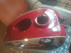 Lakování motocyklů,renovace,drobné díly ,nabytkove doplnky.. - 2