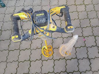 Ruční míchadlo DEWALT 1800W + 2x nová metla. - 2