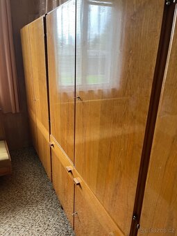 5 šatních skříní - 2
