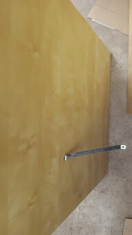 Ikea Expedit -stůl ke knihovně - 2