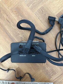 Prodám PC zdroj Corsair RM 550x - 2