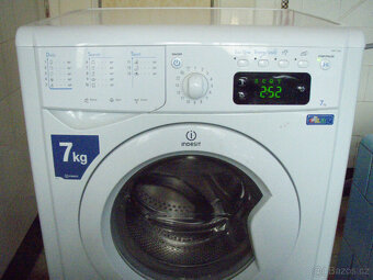 PRAČKA INDESIT NA 7 kg - JAKO NOVÁ - 2