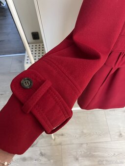 Červený zimní kabát - 2