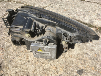 Pravé přední světlo xenon Ford Mondeo mk3 - 2