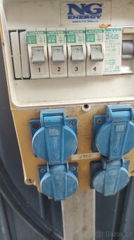 Stavební rozvaděč na nerezové noze s krytím 16A - 2