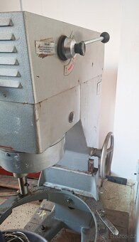 Robot - hnětač - míchací stroj - 2