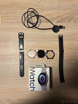 Samsung Galaxy Watch Active + doplňky - 2