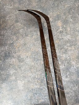 Hokejky CCM XF GHOST, pravá P28, Flex 75 - 2