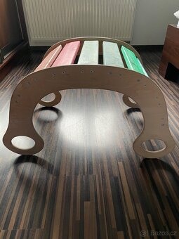 Duhová Montessori houpacka - 2