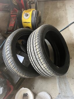 235/40 r18 - 2
