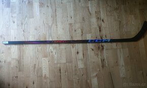 Prodám zcela novou hokejku CCM Jetspeed FT7 PRO, pravá - 2