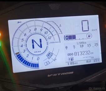 Suzuki V-Strom 1050 DL najeto 13000Km R. V. 2021 - 2