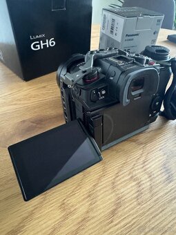 Panasonic Lumix GH6 + 2 objektivy + 3 baterie + klec - 2