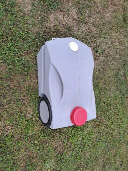 odpadni nadrz z Hobby 440 - 2