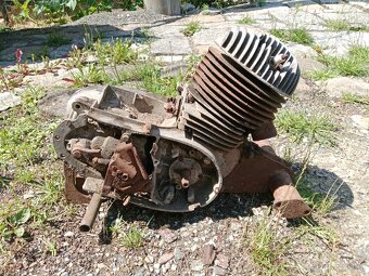 Motor cz 175 skútr prase - 2