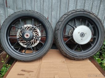 Supermoto kola 17" silniční kola. druhá sada - 2