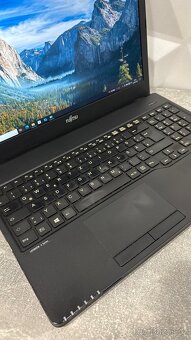 Notebook Fujitsu i5 7200 / 8GB RAM / 256 SSD - 2