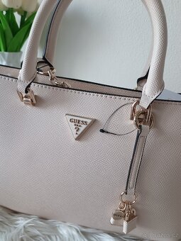Bílá (béžová) kabelka Guess - 2