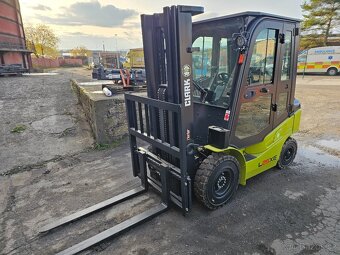 Manipulační vozík VZV CLARK 2.5t Li-ion pro venkovní použití - 2