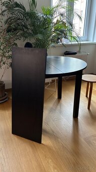 Kruhovy jidelni stul rozkladaci - 2