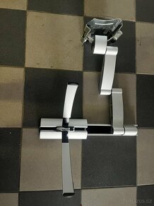 Polohovatelný držák na LCD s držákem komponent - 2