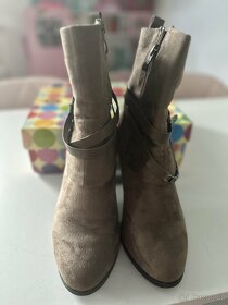 Dámské vyšší boty - vel. 39 - 2