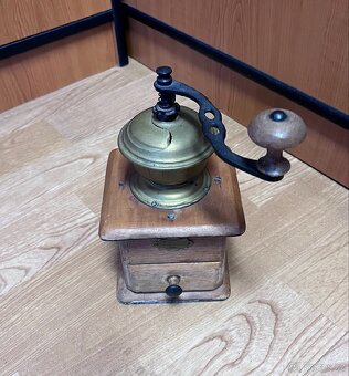 Mlýnek na kávu Sfinx - 2