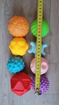 Sada senzorických míčků pro miminko 8 ks - 2