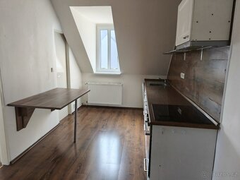 Pronájem bytu 2+1, ca51m2, s vlastním vytápěním v LBC. - 2
