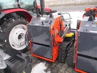Mini kolový smykový nakladač YTO SK 480 L pásový - 2