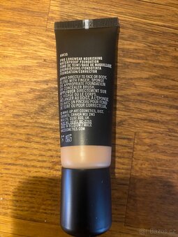 Make-up MAC prolongwear foundation - 2