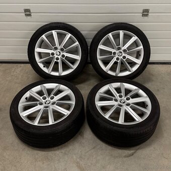 Alu kola Škoda Octavia, 225/45 R17 Barum - zánovní, 5x112 - 2