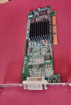 Tři grafické karty PCIe - 2