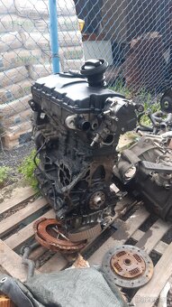Prodám motor transporter t5 19 tdi 77. - 2