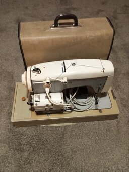 Šicí stroj - 2