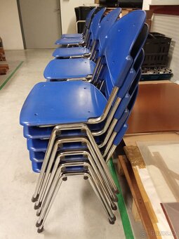 židle z kovu a plastu - 2