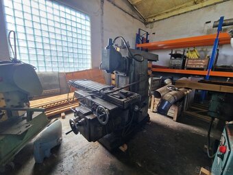 Univerzální frézka STANKO 6P83 - 2