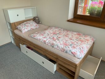 Postel s nástavbou a úložným prostorem, roštem a matrací - 2