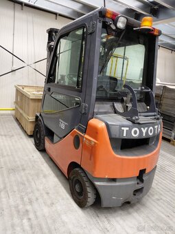 Toyota Tonero 06-8FG18 - 2