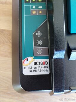 Nabíječka Makita DC18RD - 2