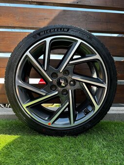 Alu kola 5x114.3 r18 s pneu (N) - 2