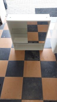 Umyvadlová skříňka s umyvadlem a zrcadlem - 2