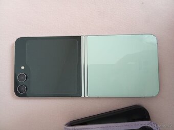 Samsung Galaxy ZFlip 5, 5G, zelený MINT 256 GB - 2