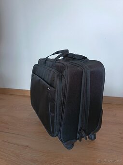 Kufr - HP business 4 whell roler case - 2